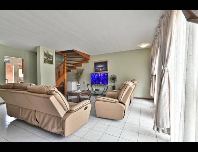 3 BEDROOM TOWNHOUSE FOR SALE IN MAYBERRY PARK